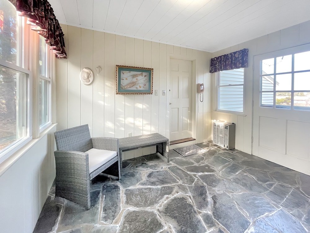 Footbridge Hideaway - Q967 A Spacious Home Very Near To The Fabulous Footbridge Beach Entrance 4 Bedroom Home by Redawning - Property Image 32
