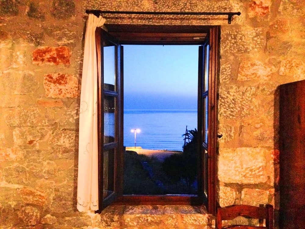 LAS Giannakakou traditional stone houses photo 3