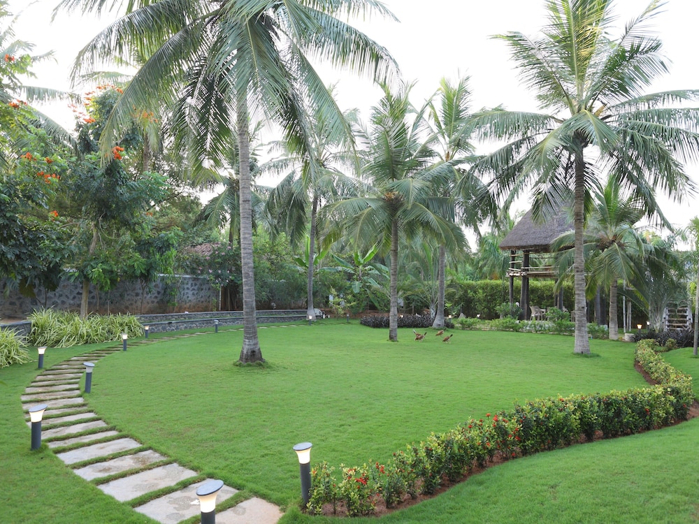 OYO 13820 Coco Retreat Farm