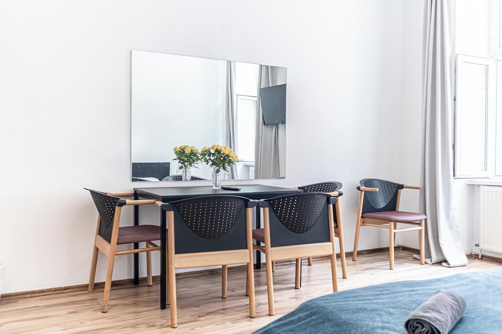 Bright 2BR Flat Near Westbahnhof