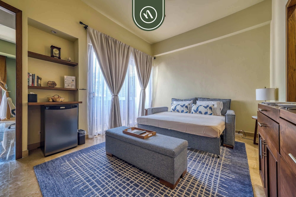 Tasteful Condo Near Romantic Zone - Pool
