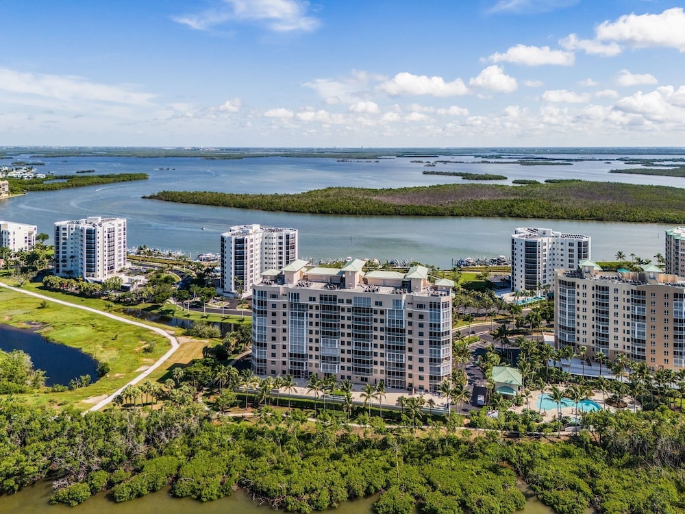 Waterside #835: Bayscape Bliss 3br/2ba Condo W/ Pool! 3 Bedroom Condo