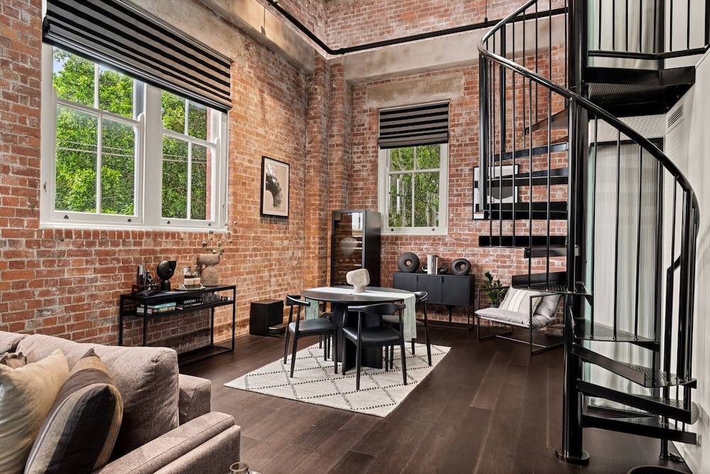 Stylish Riverside 2-bedroom Apartment in Teneriffe