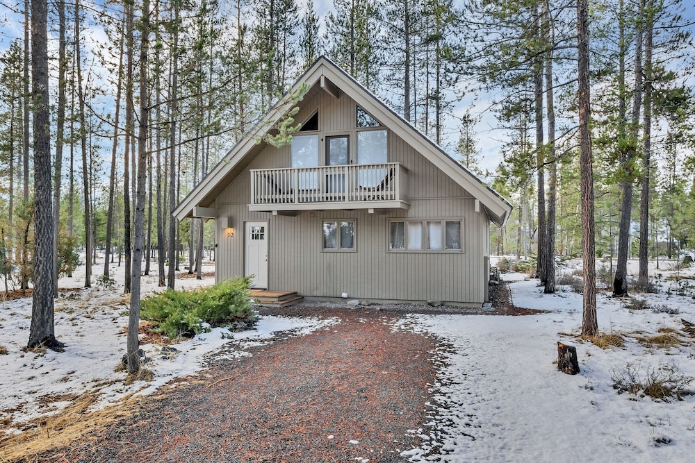 12 Central 2 Bedroom Home by Redawning view 5