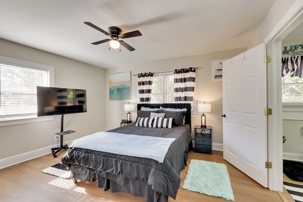 < 2 Mi to Ecu: Cozy Greenville Getaway w/ Porch!