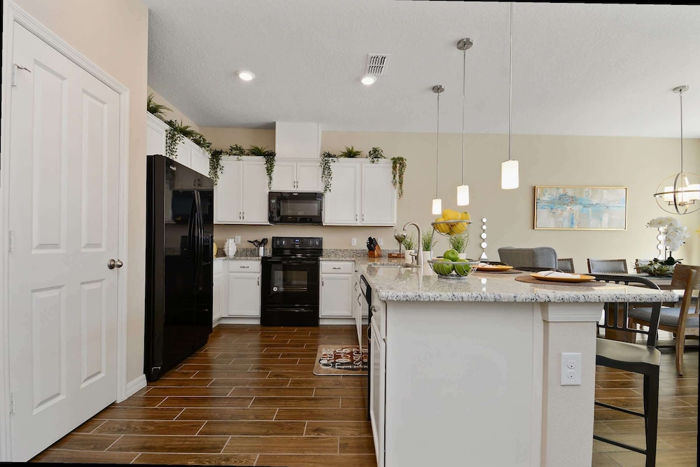 Resort-style 4BR Home Gated Community Near Disney