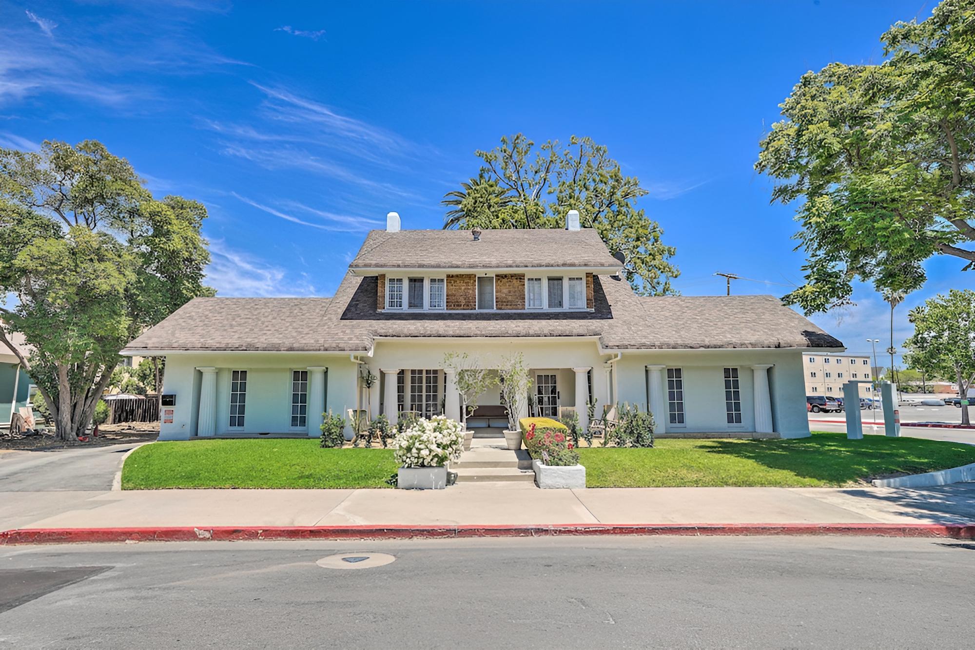 Elegant, Historical Santa Ana Home w/ Gardens view 4