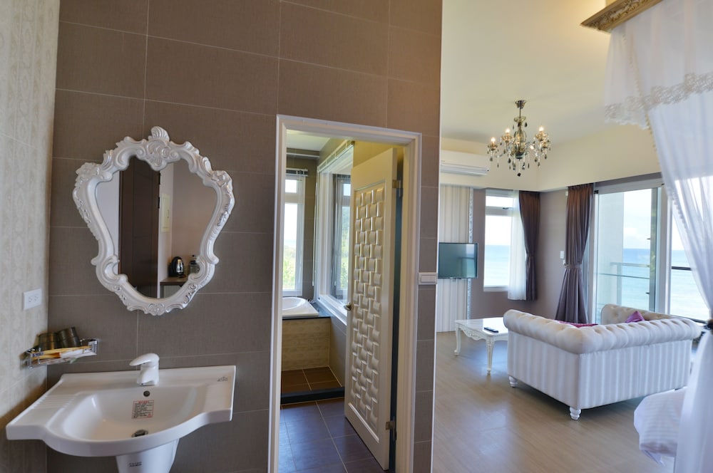 White Spray B&B