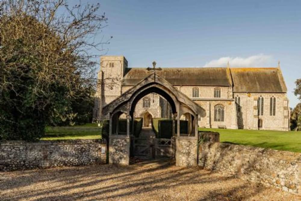Host Stay The Chapel in Thornham