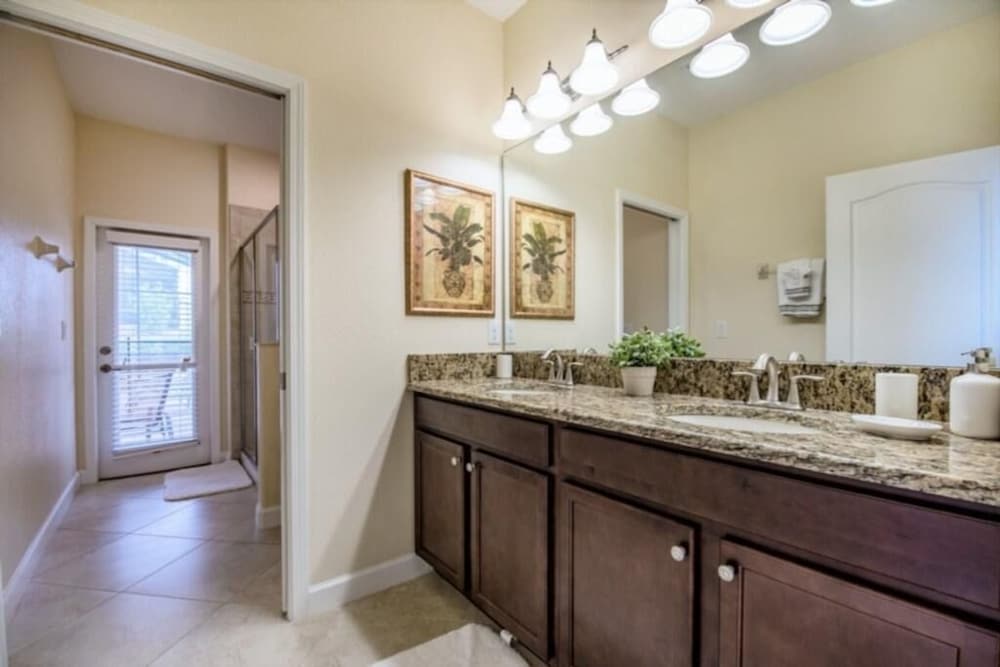 9151 WD - 5BR Villa Paradise: Private Pool