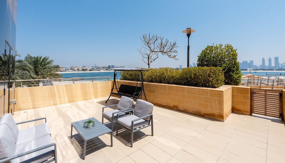 Exquisite 2BR w Exclusive Beach Access at the Palm