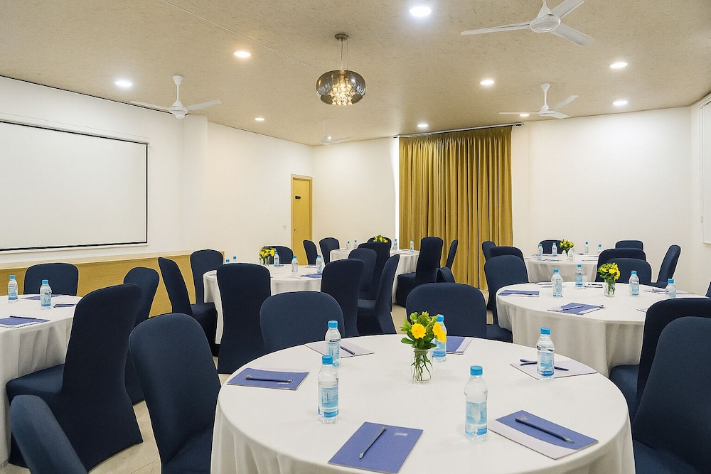 Hotel Shiva Lake - Near Mussoorie Lake