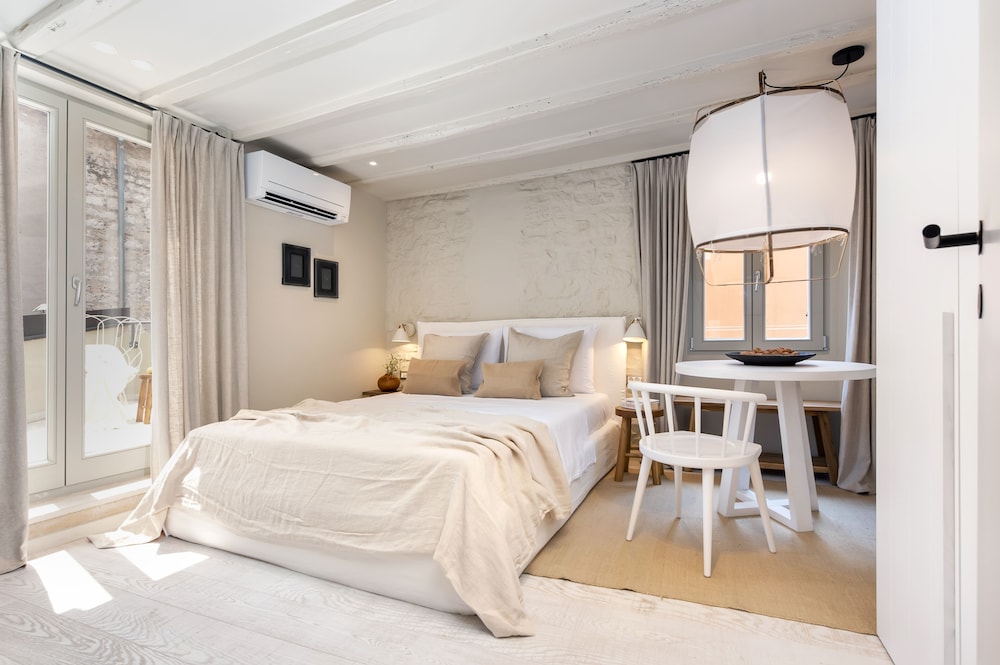 Calnova Suites view 3