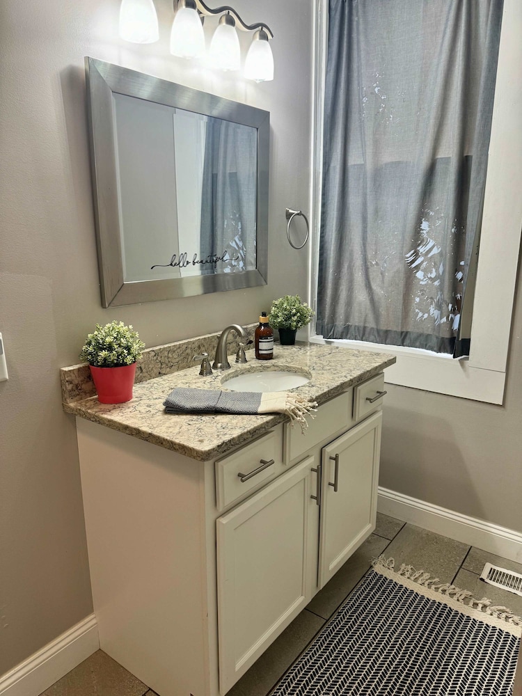 Prime Location - Top Rated - Clean - Parking Free