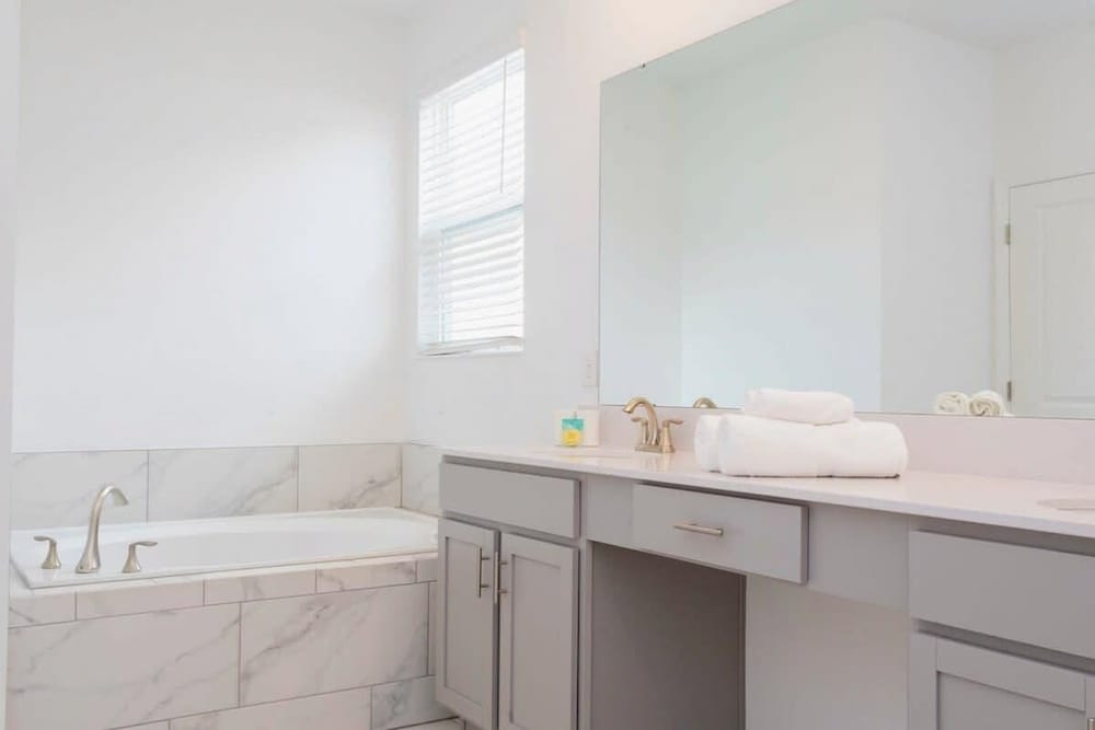 Luxe 5BR Villa Pool Game Room Minutes to Disney