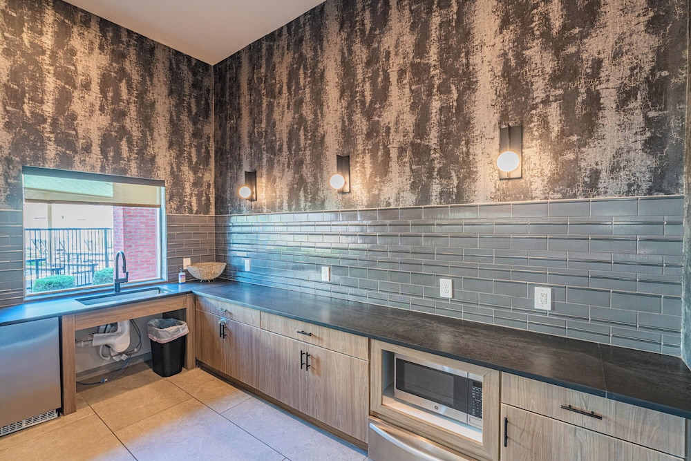 ROVE LIVING/KL - Cardinal 95