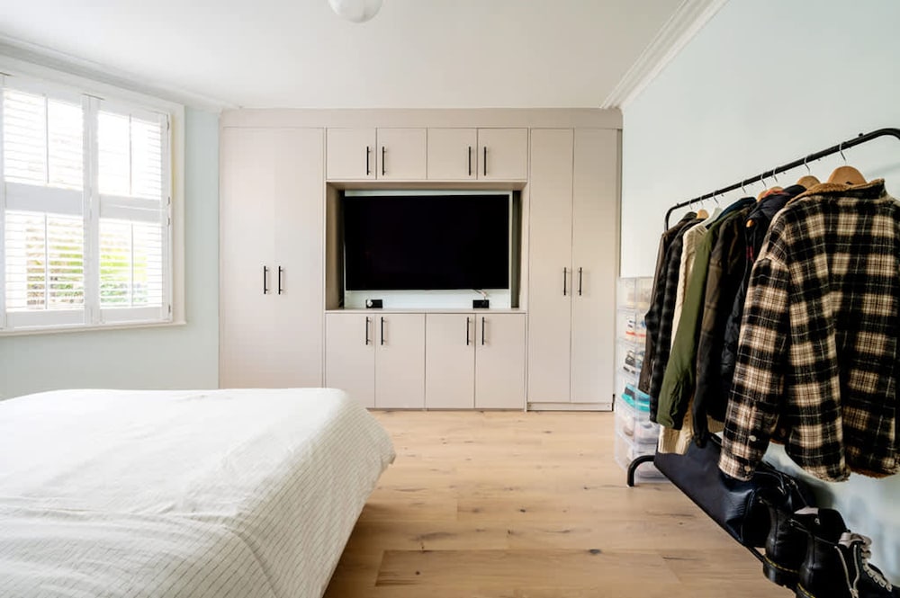 The Blooming Minimalist- by Out of Office Lifestyle
