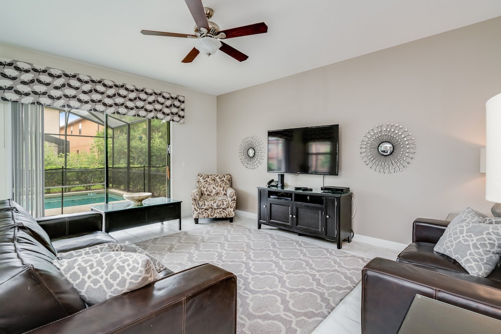 6bed 5Ba Villa Game Room Pool Spa