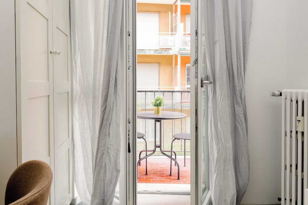 JOIVY Charming 2BR Flat near City Life