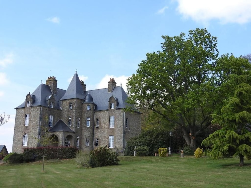 Château de Montbrault