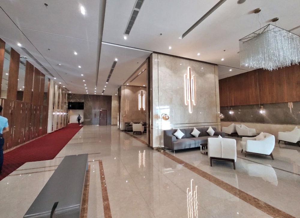 Skyway White & Silver Riverside Resident - Binh Thanh, HCM