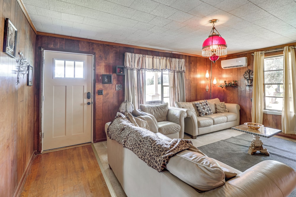 BBQ Ready: Delta Country Home on 30 Acres