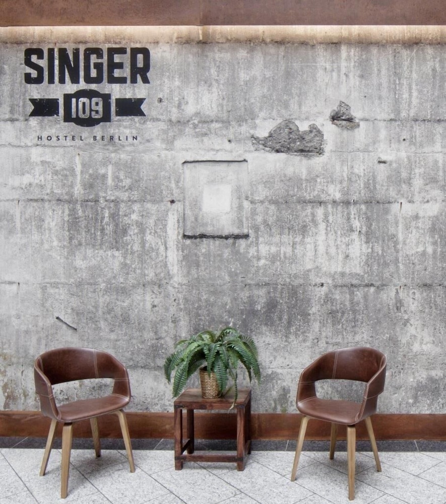 Singer109 Hostel