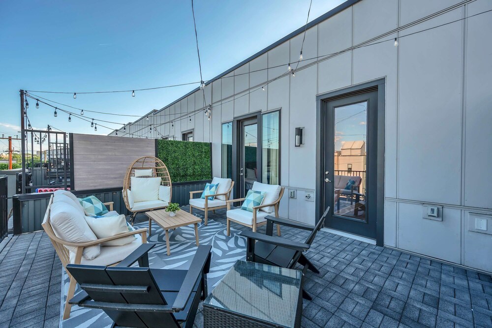 Brand New City Views Karaoke Room Near Downtown