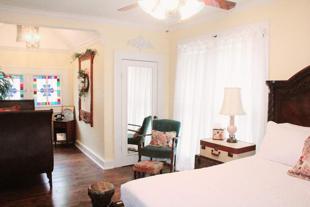 Benefield House Bed & Breakfast