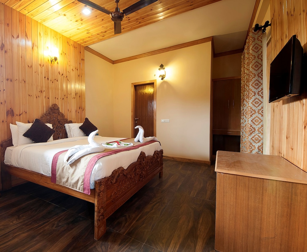 Tuskar's Riverside Resort