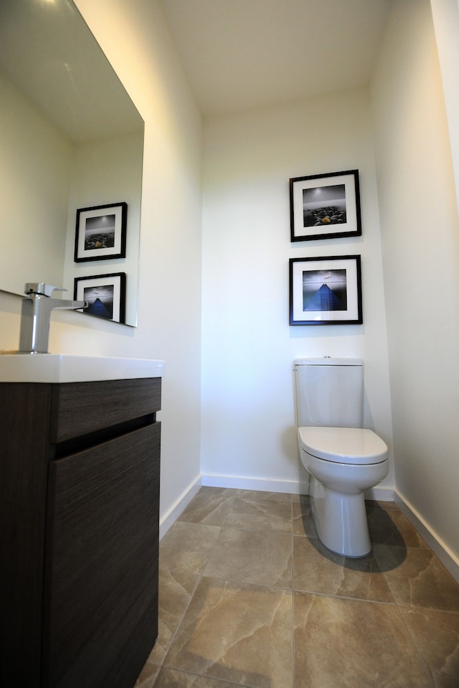 DH Lakeview Villa