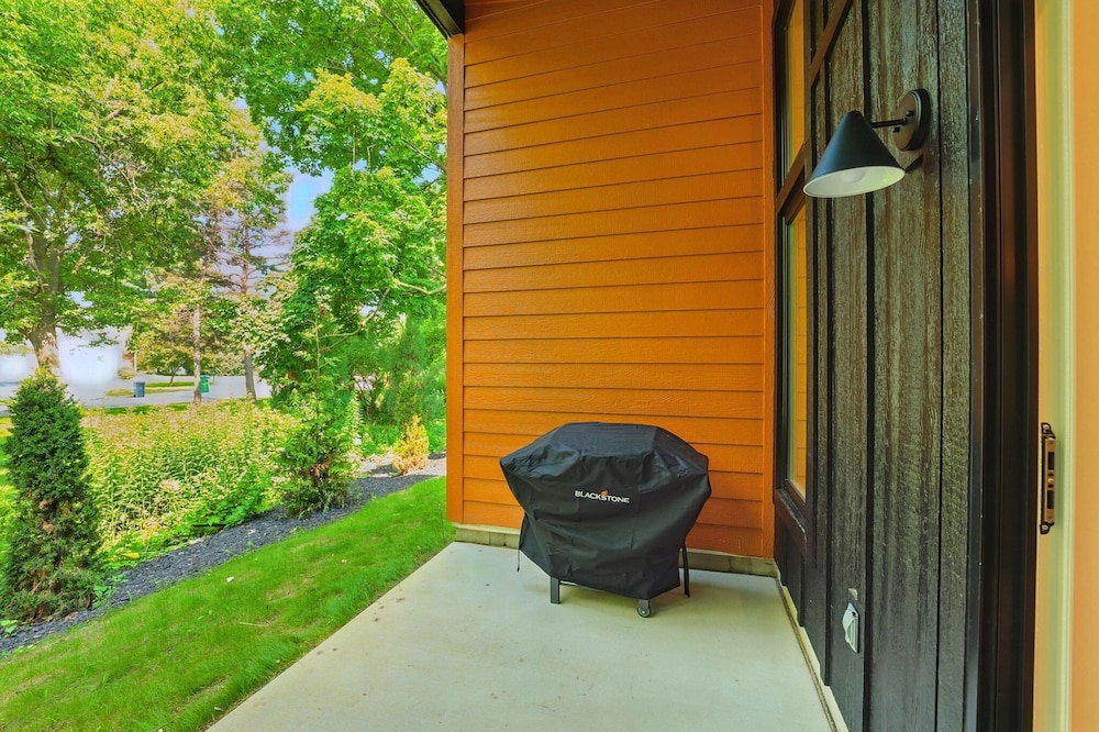 500 House - Unit B 2 Bedroom Townhouse