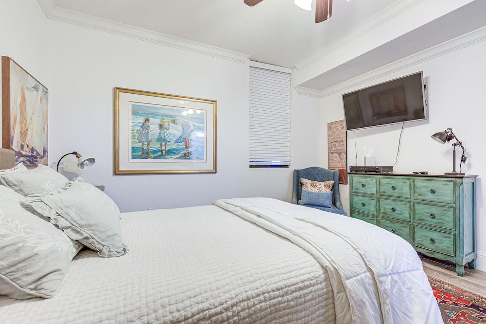 Dauphin Island Condo: Beach & Hot Tub Access!