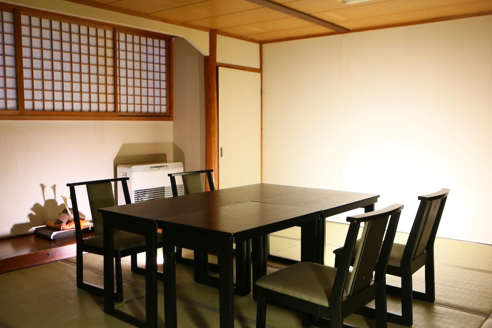 Nakaoyama Onsen Shosenkaku
