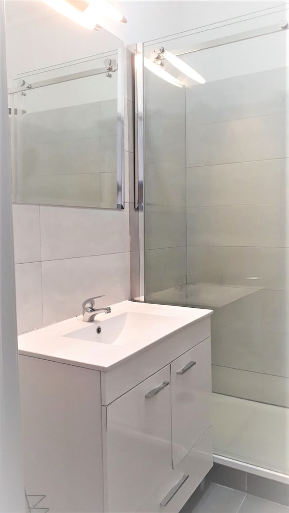 Beautiful Private Room With River View In Lisbon view 5