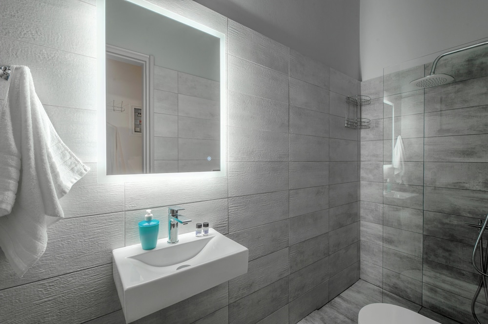 Stork Holiday Apartments - Garden & Sea View