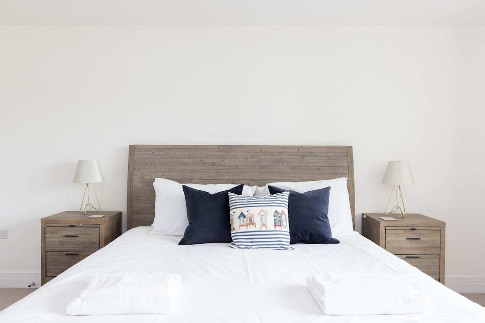 Modern Family Retreat Nr Beaches and Marina