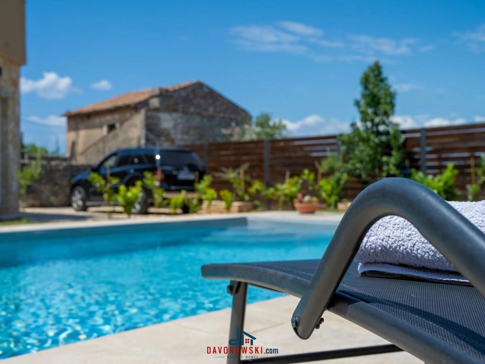 Boky Comfortable Holiday Residence view 5