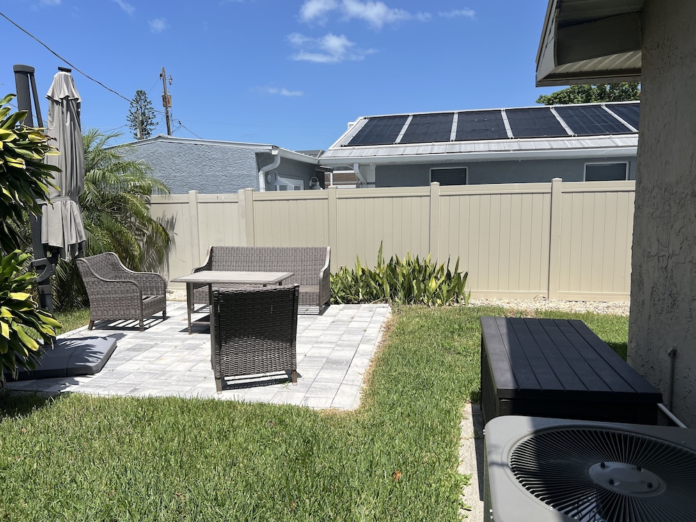 Fall In Naples Hot Tub On 107th 3 Bedroom Home
