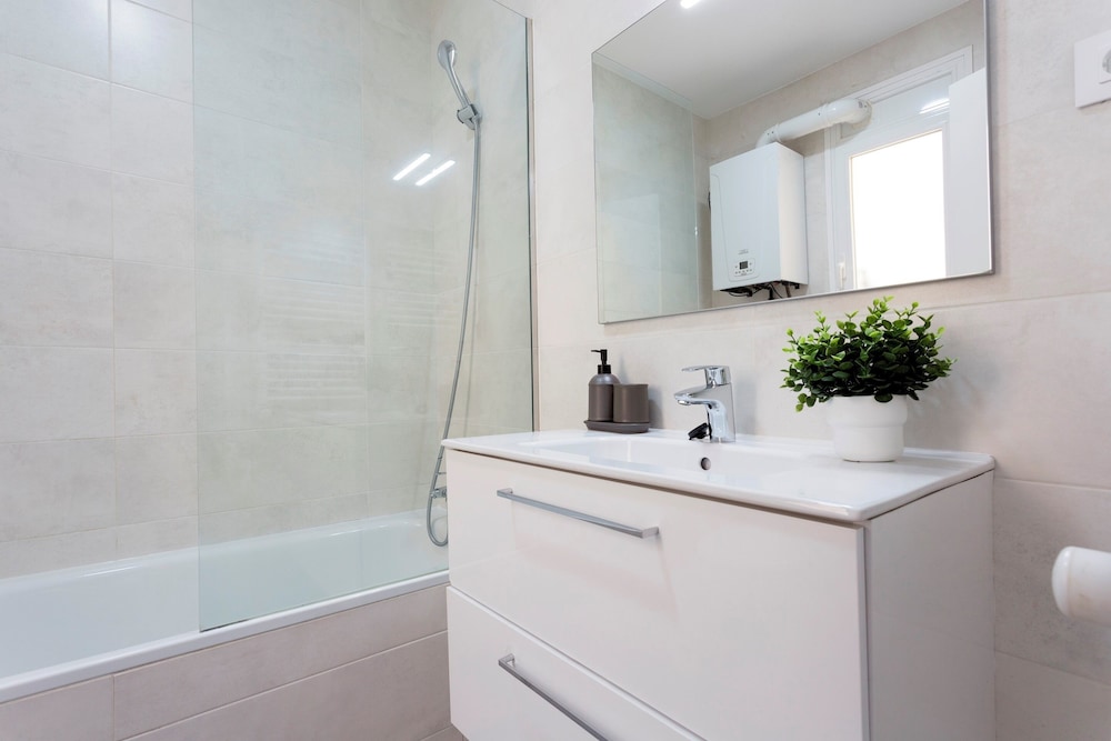 Exclusive 4BD Apartment. Abada
