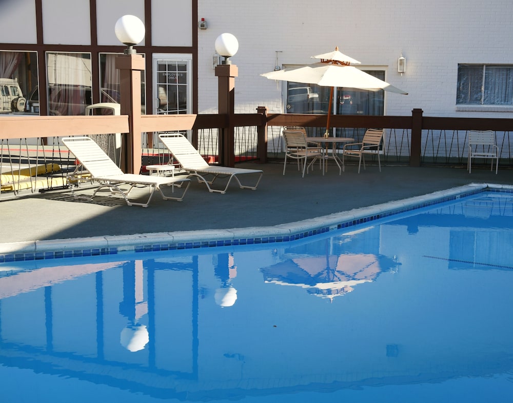 Thunderbird Motel