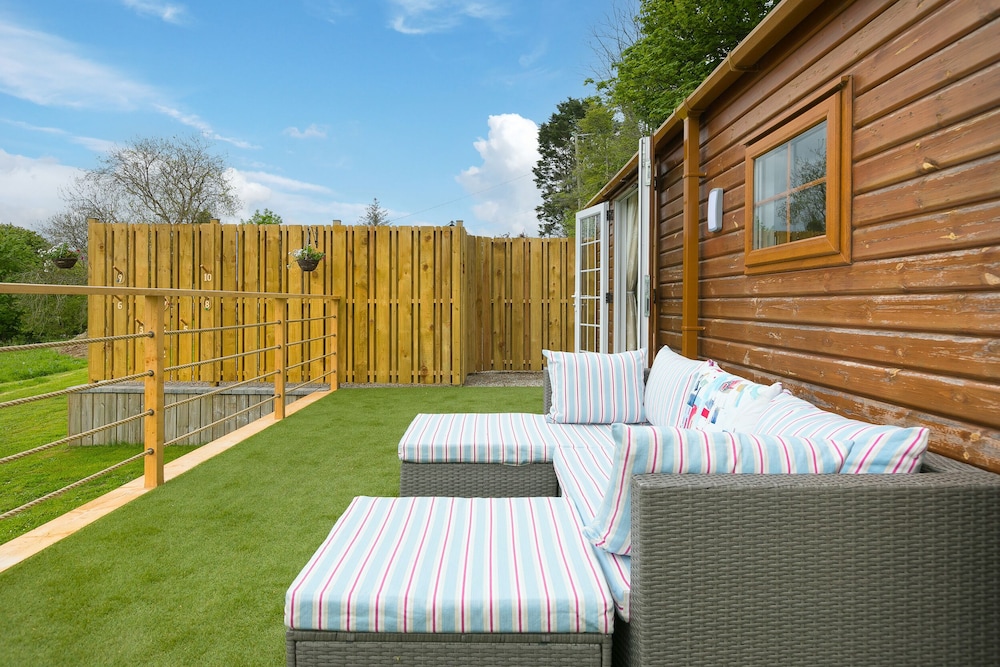 Lazy Lodge