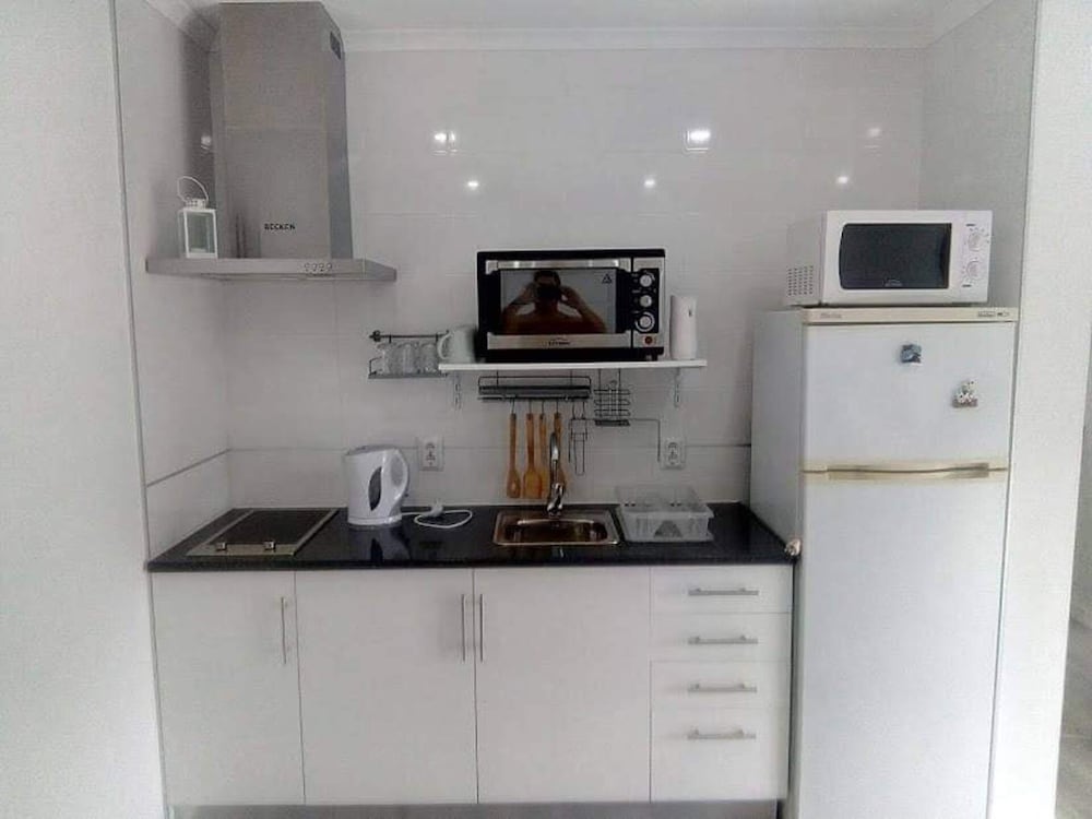 Villa - Sleeps 4 & Free Parking view 4