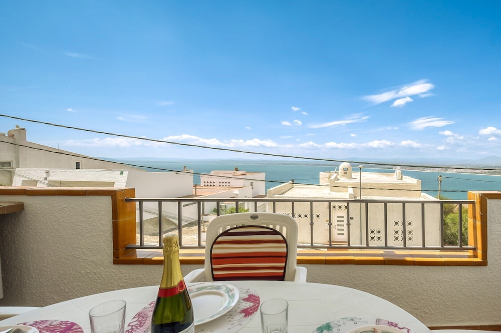 Apartment in Roses Near Cap de Creus