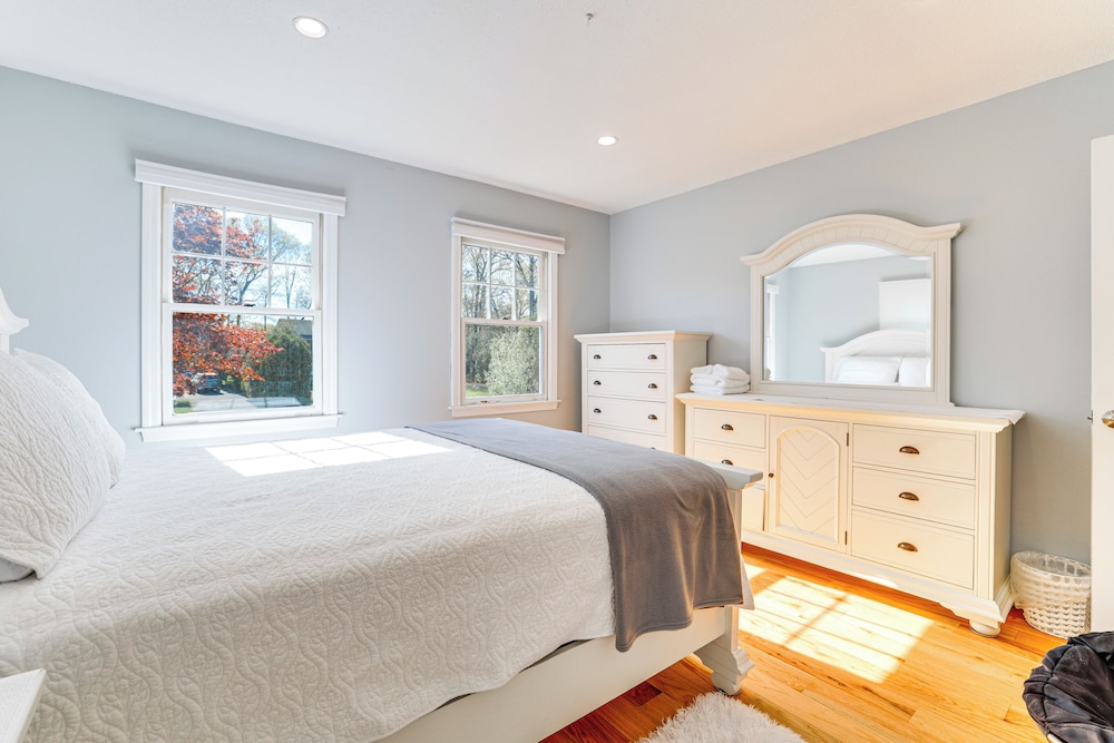 Group Getaway w/ Outdoor Oasis in Southington!