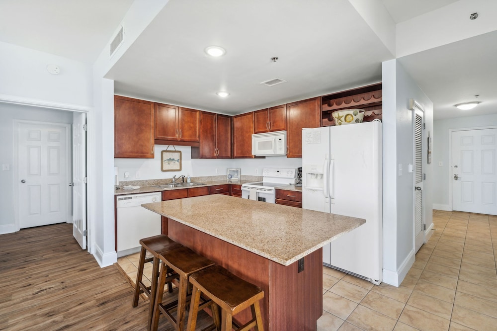 Seaside Harmony Stunning High-rise Resort Condo!