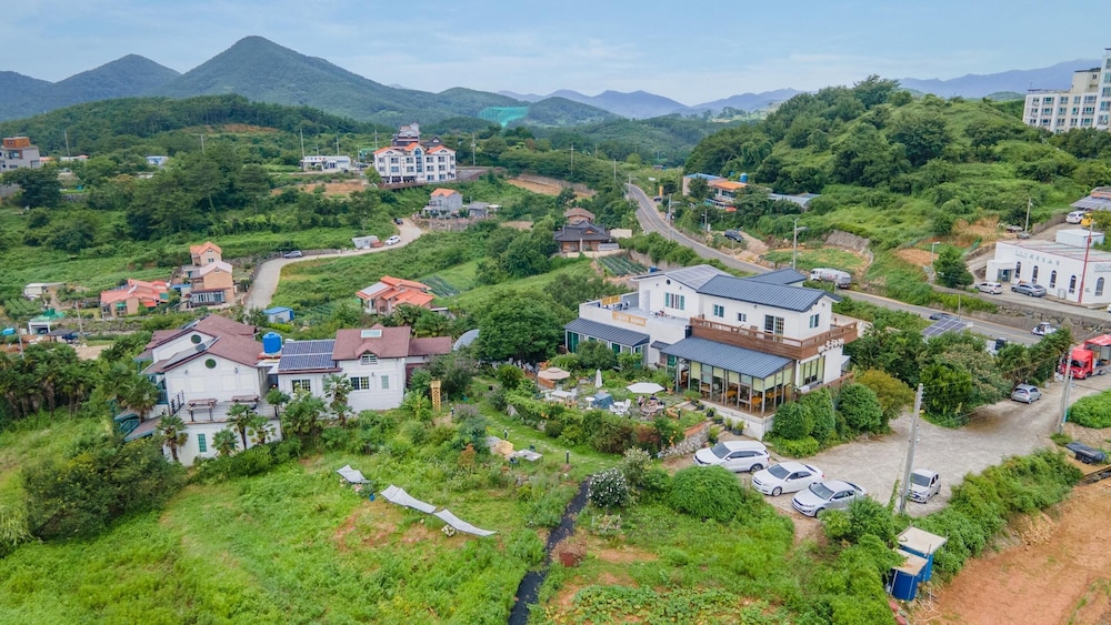 Tongyoung Mongdolhouse Pension