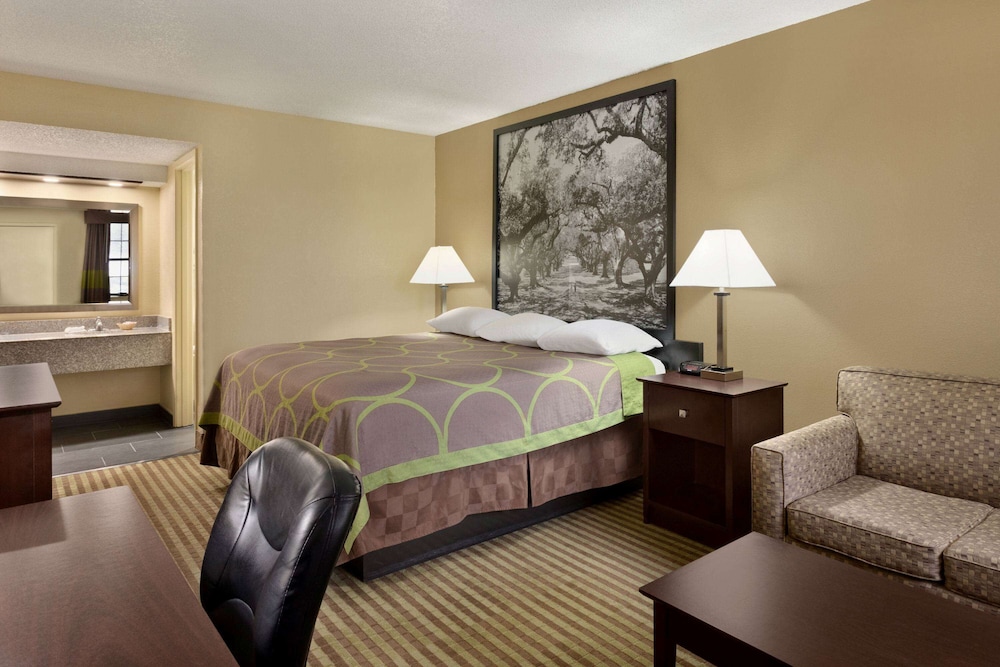 Ruston Vacations - Super 8 by Wyndham Ruston - Property Image 3