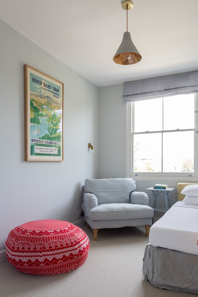 Oakington Road by Onefinestay