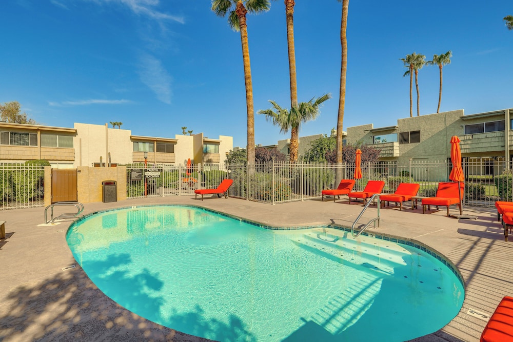 Walk to Old Town: Scottsdale Condo w/ Pool Access!